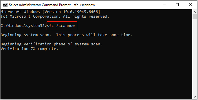 Command Prompt window displaying the execution of the SFC command to detect and fix corrupted system files.
