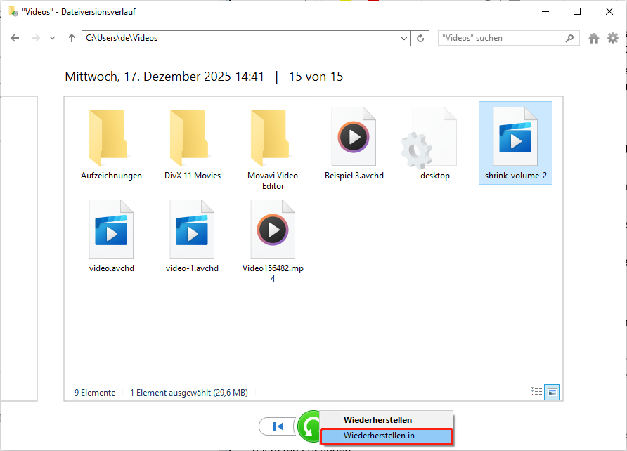 Dateiversionsverlauf-Ansicht mit angezeigten Sicherungen und hervorgehobenen Schaltflächen Wiederherstellen und Wiederherstellen in.