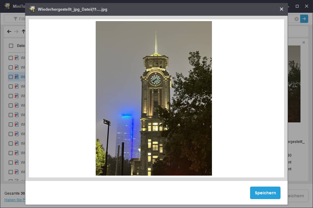 Die Benutzeroberfläche von MiniTool Power Data Recovery zeigt ein eingebettetes Bild mit einer roten Brücke und einem Fluss in der Abenddämmerung.