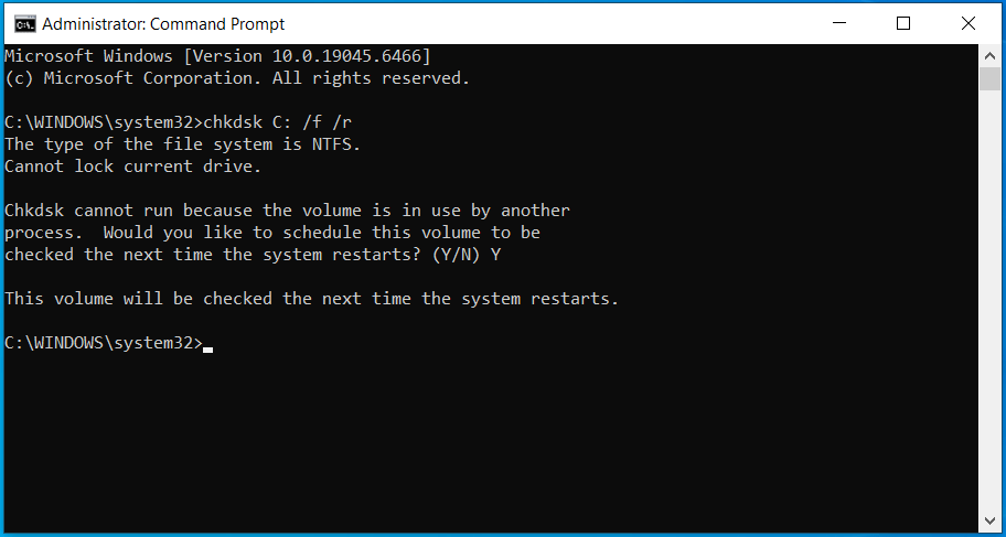 Eingabeaufforderungsfenster mit CHKDSK zur Behebung von Datenträgerfehlern.