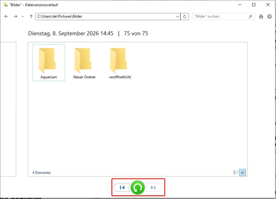 Das Fenster des Dateiversionsverlaufs zeigt frühere Versionen von Dateien und die grüne Schaltfläche „Wiederherstellen“.